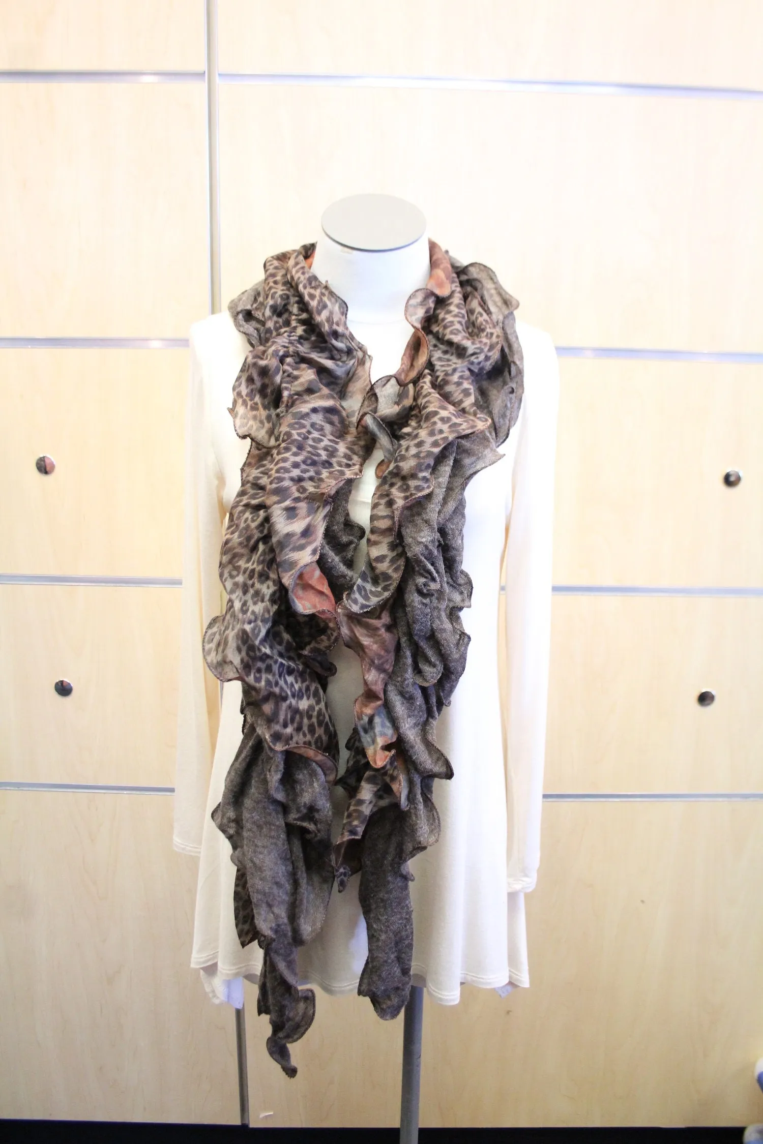 ADO | Wrap Ruffle Scarf Coffee Leopard