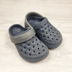AWAT1 - Joybees navy rubber clogs. Size 6/7