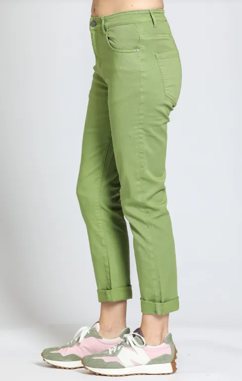 B10A - Mid Rise Girlfriend Rolled Jean
