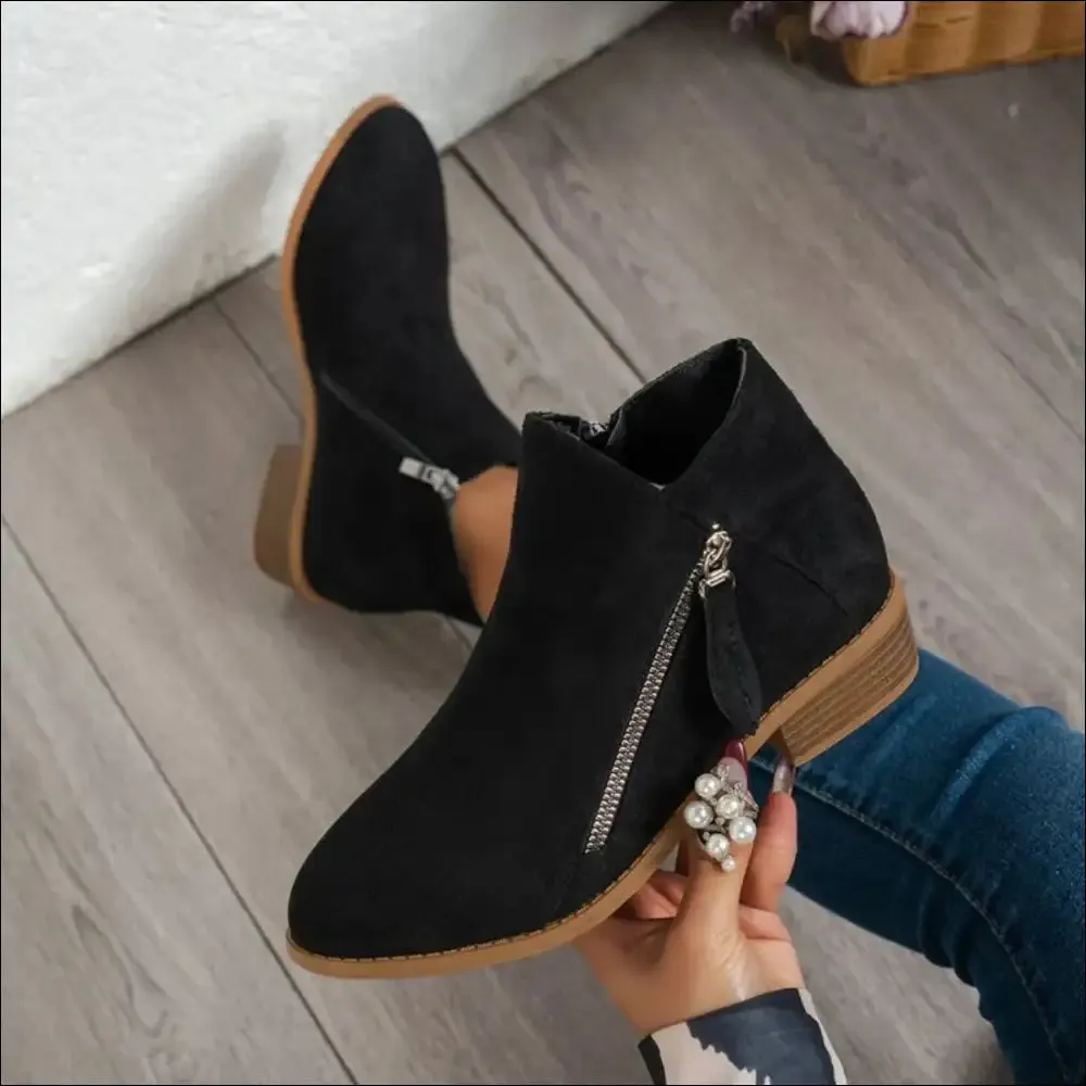 Chic Round Toe Platform Boots for Modern Women