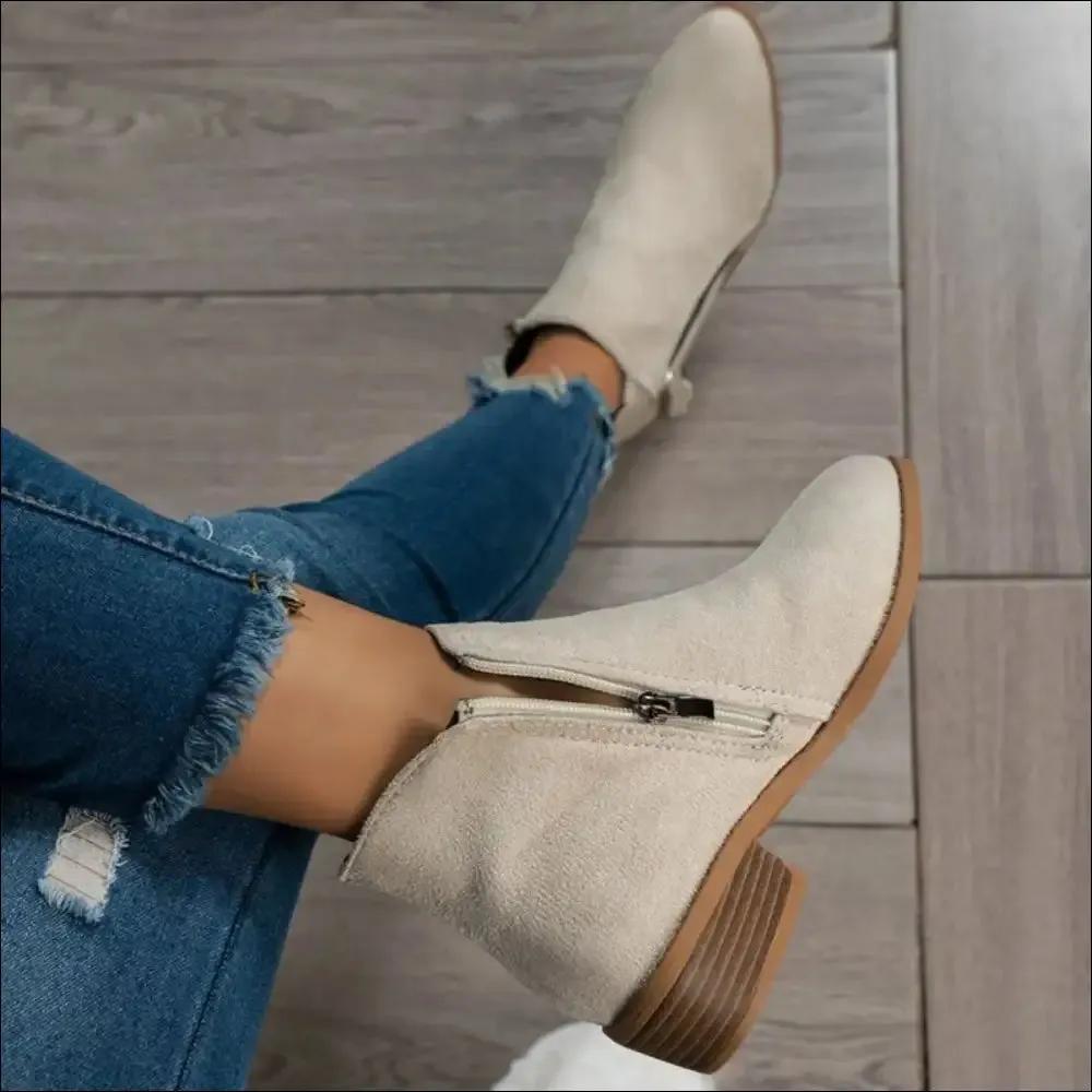 Chic Round Toe Platform Boots for Modern Women