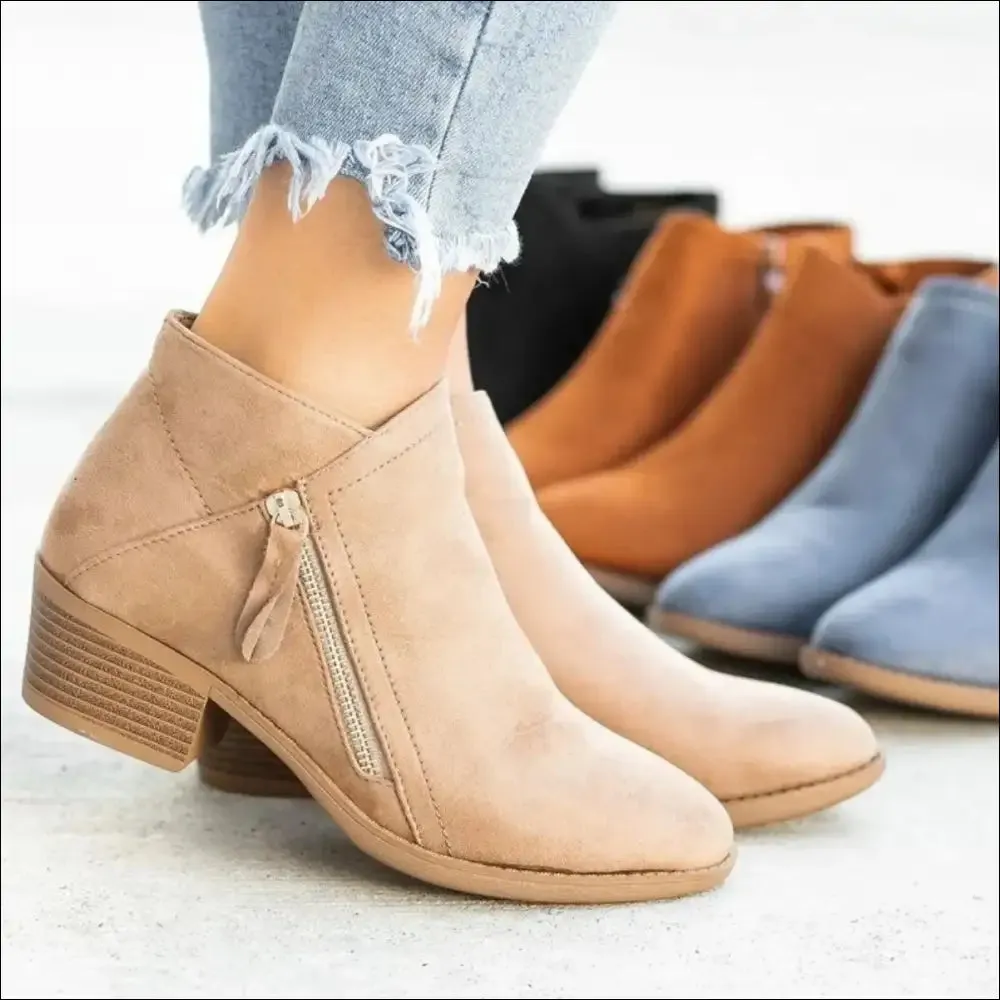 Chic Round Toe Platform Boots for Modern Women