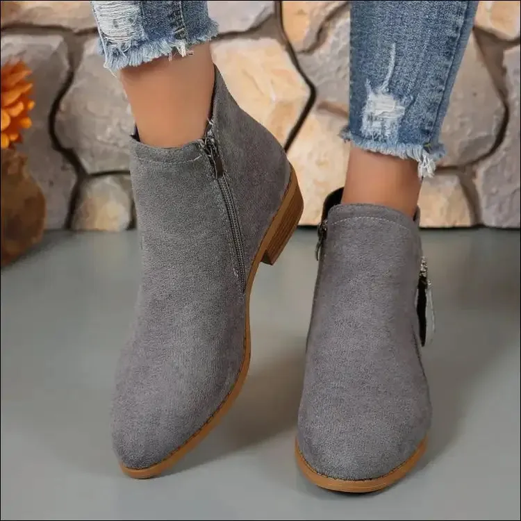 Chic Round Toe Platform Boots for Modern Women