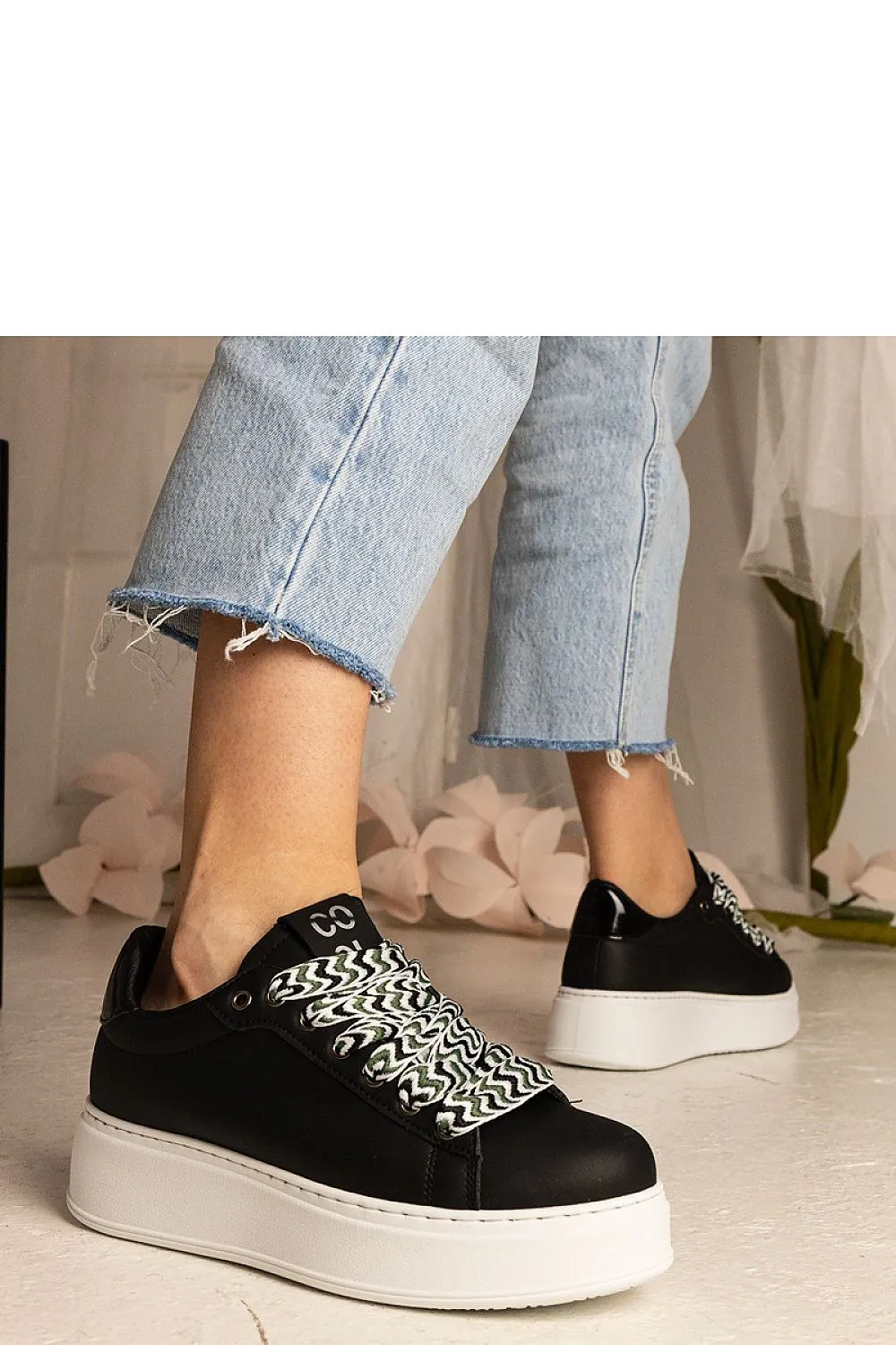 Chunky lacing sneakers