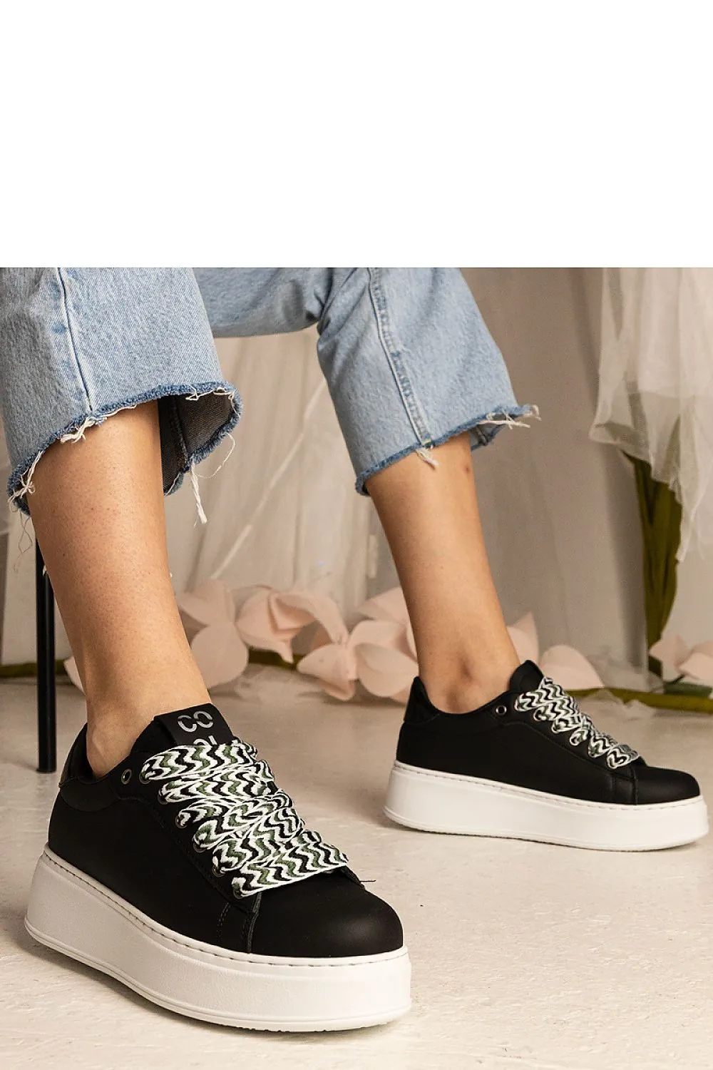 Chunky lacing sneakers