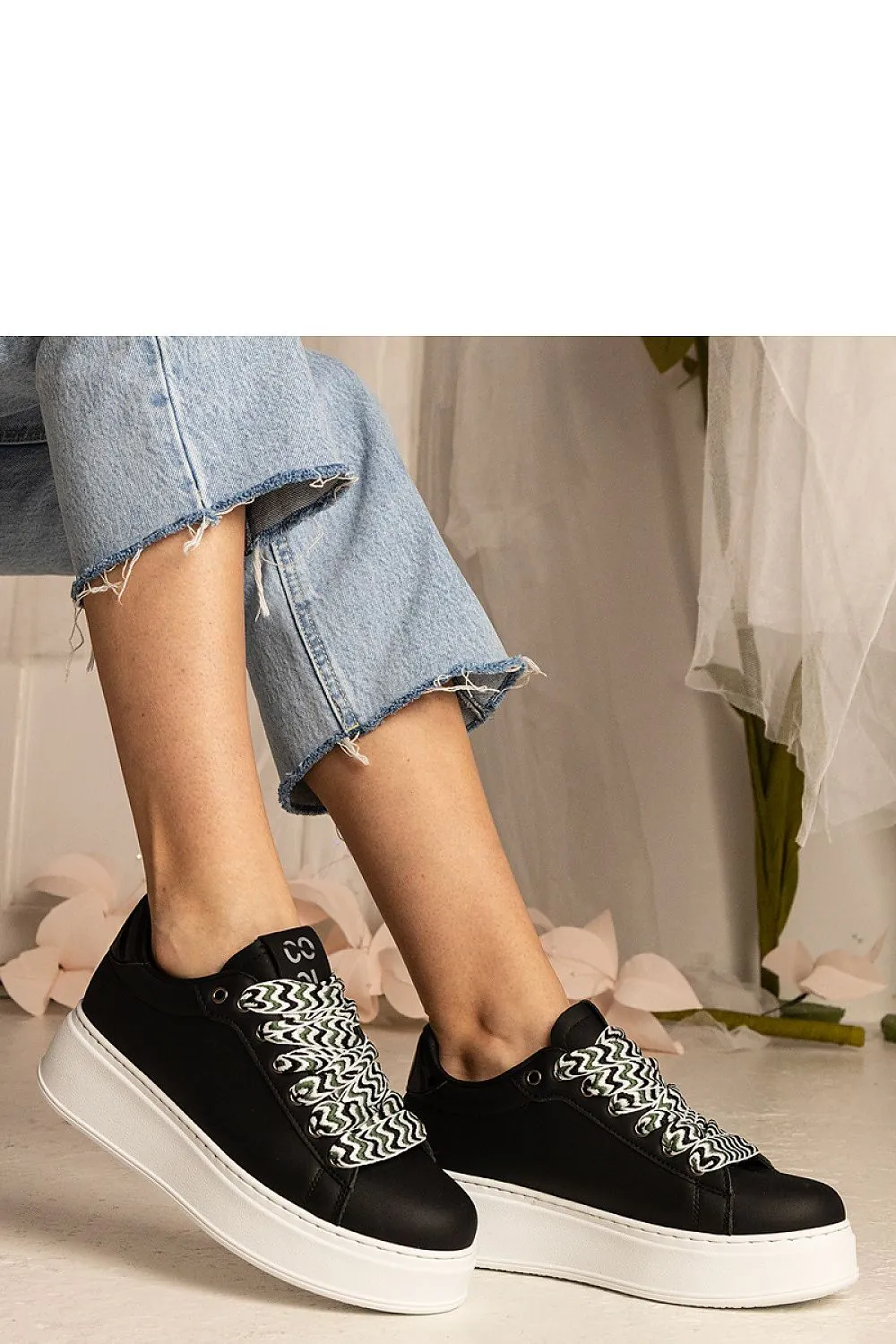 Chunky lacing sneakers