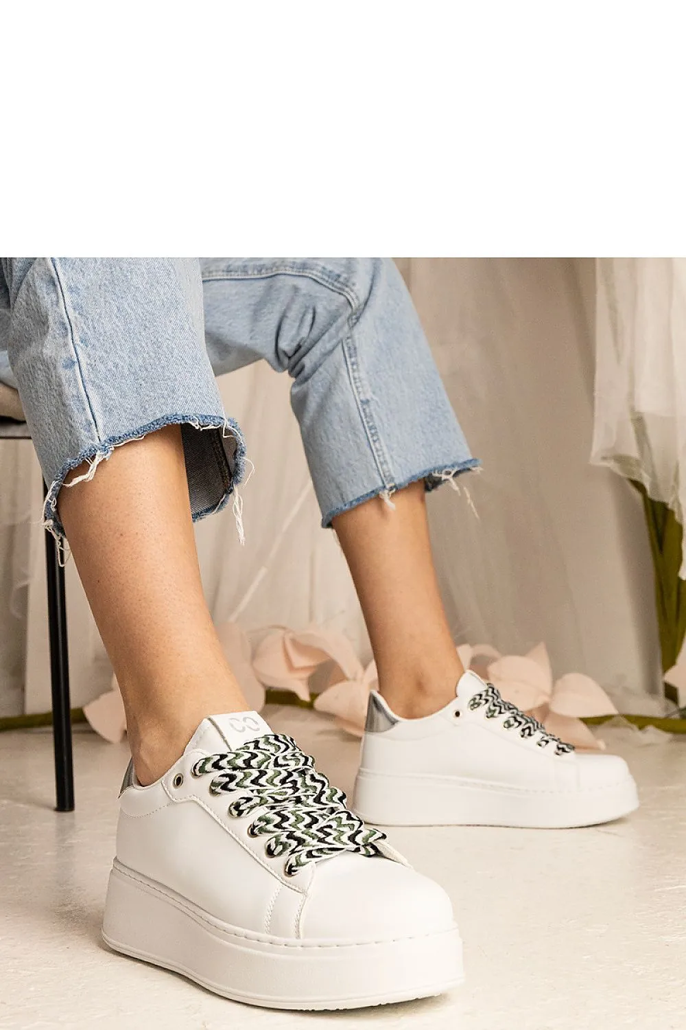 Chunky lacing sneakers