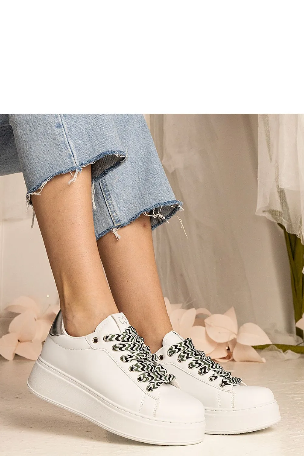 Chunky lacing sneakers