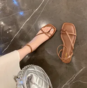 Cross Strapping Flat Sandals
