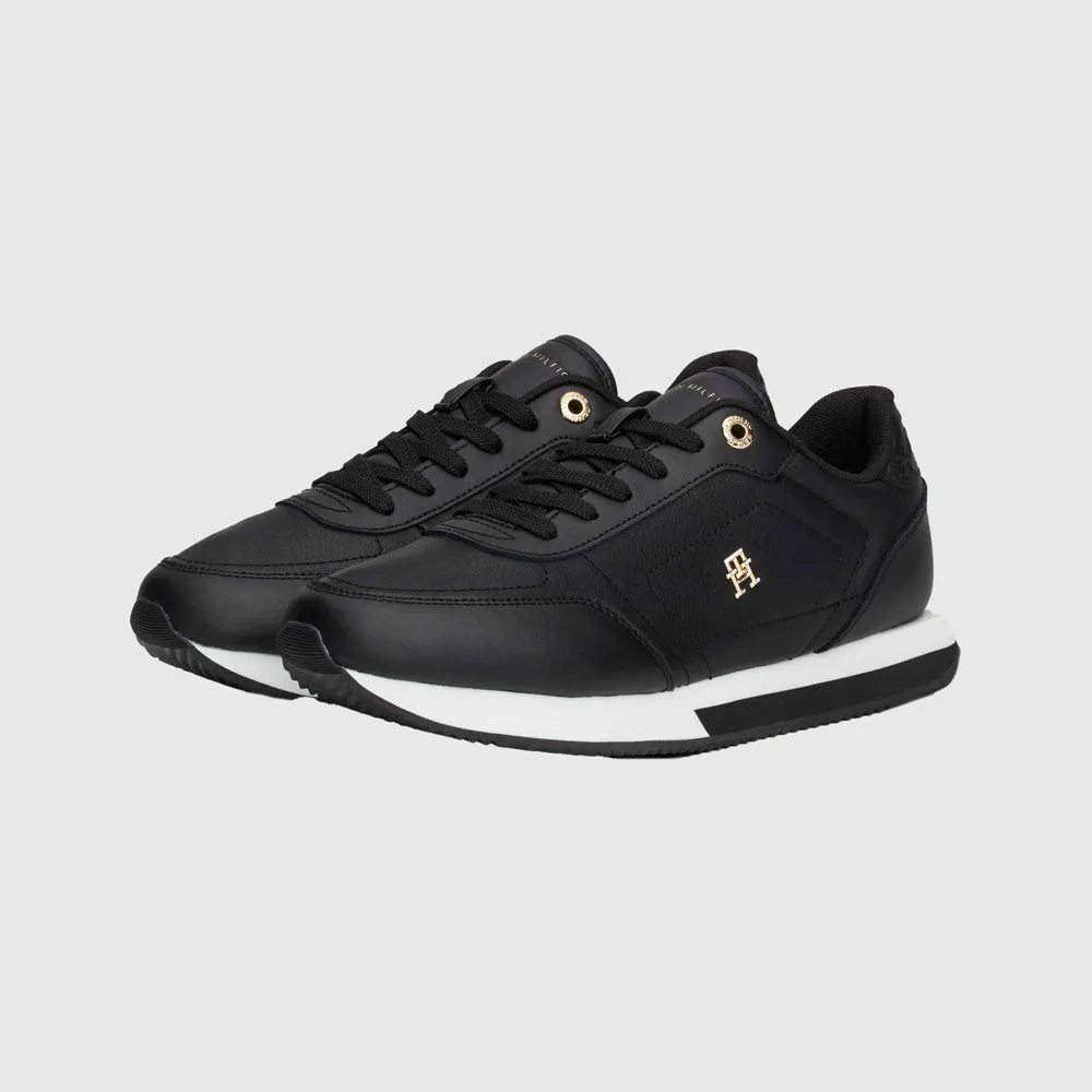 Elevated Essent Runner - Black