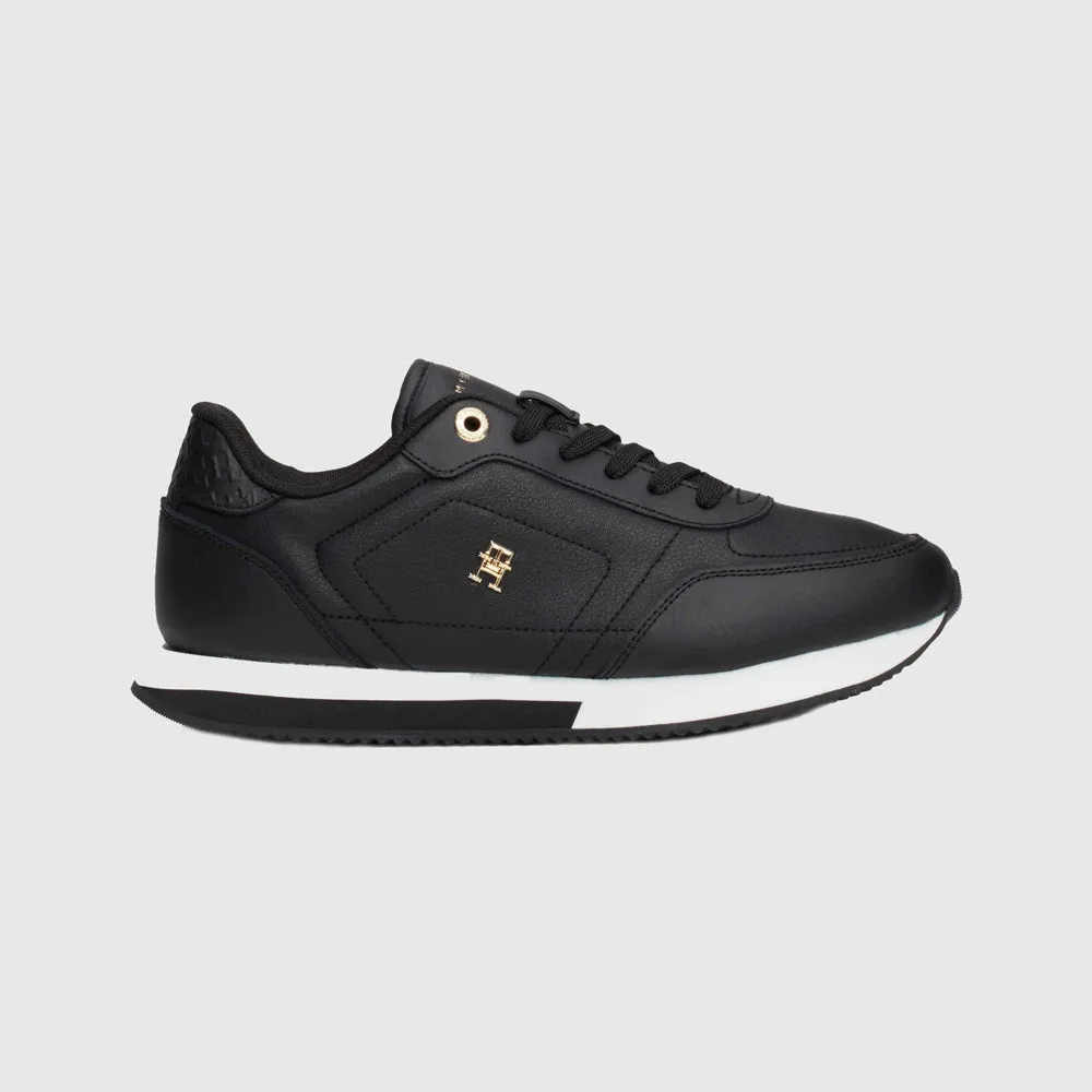 Elevated Essent Runner - Black