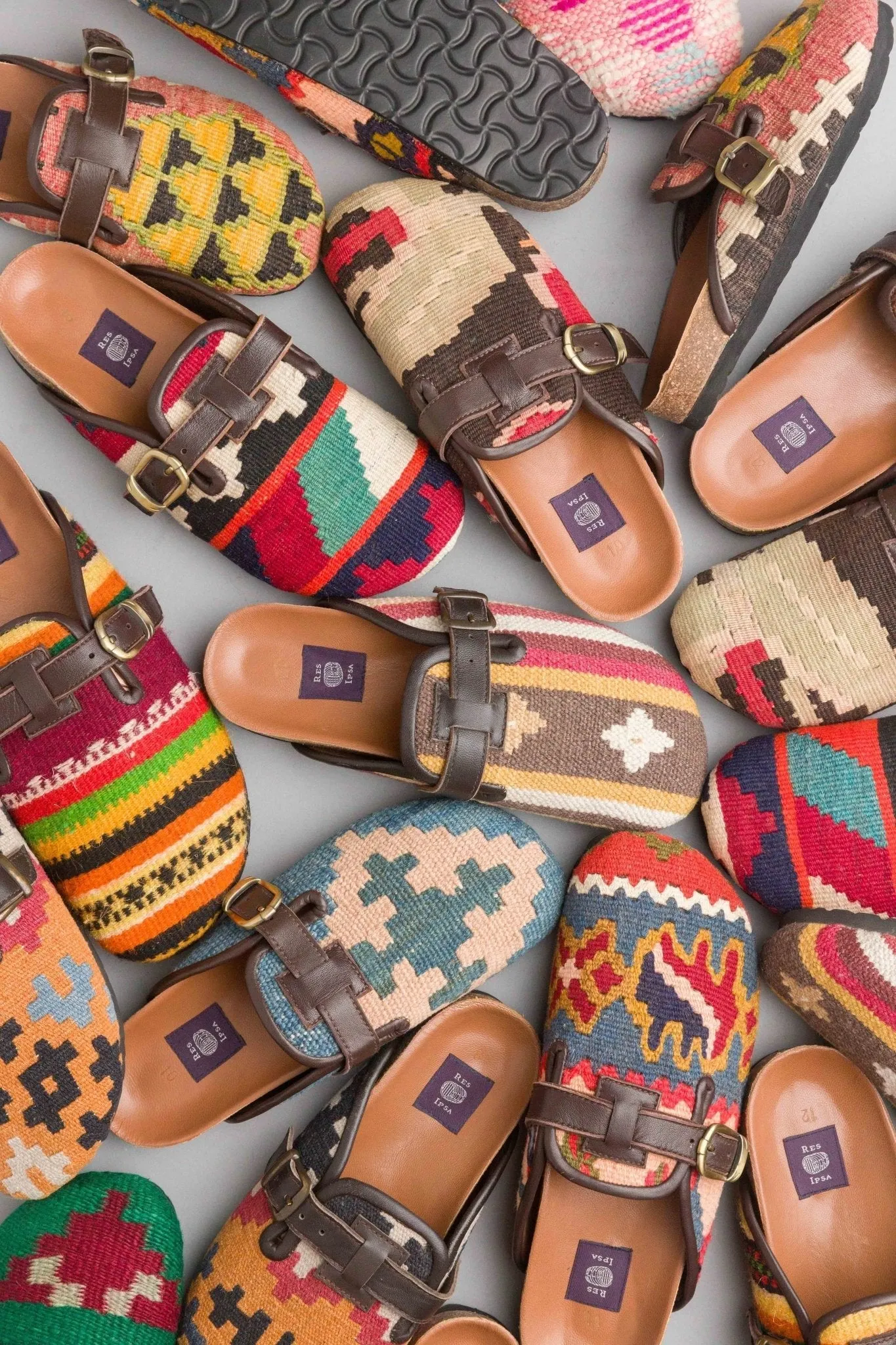 Men's Kilim Clog Size 9 — WHOLESALE