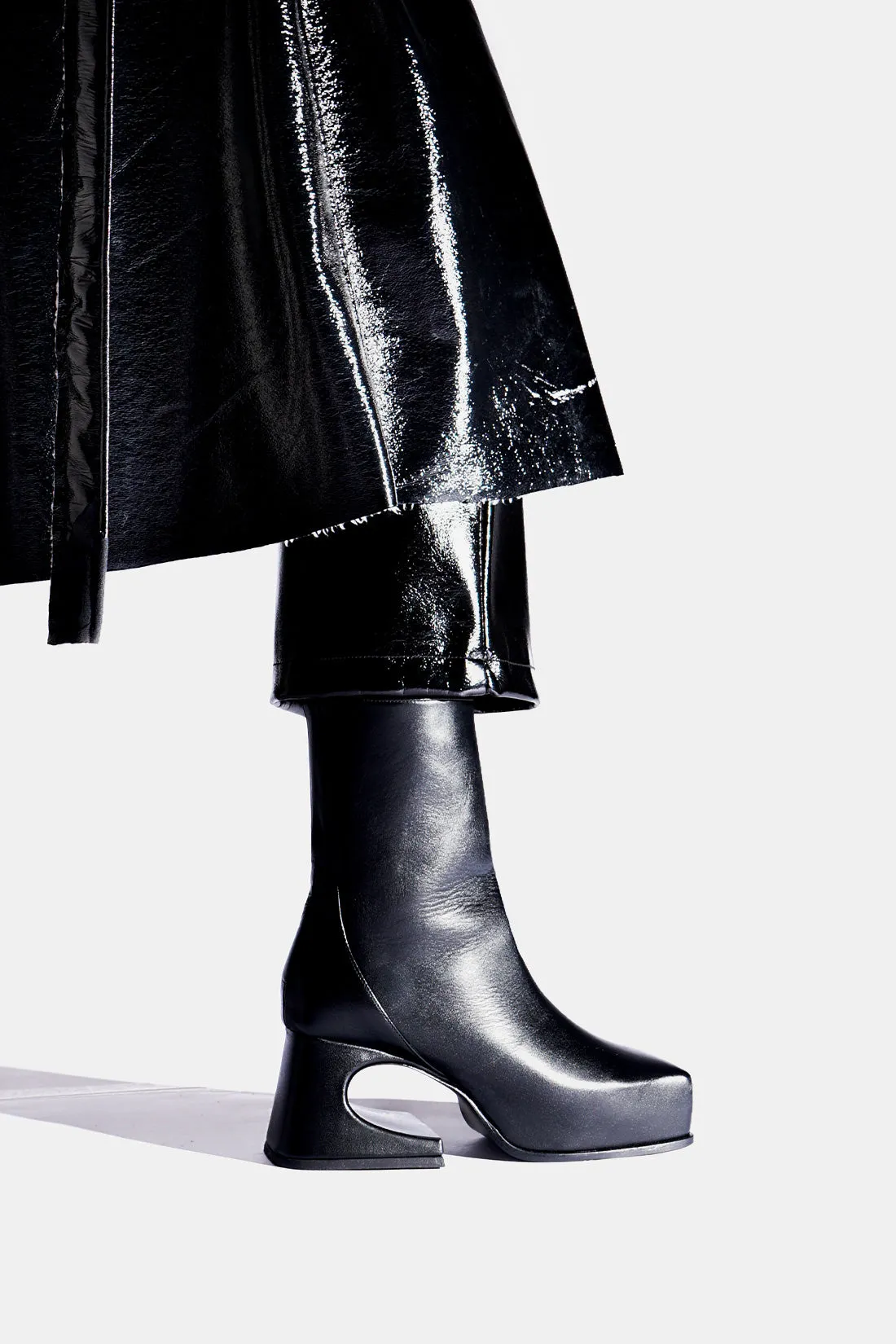 Roxy Boots in Black