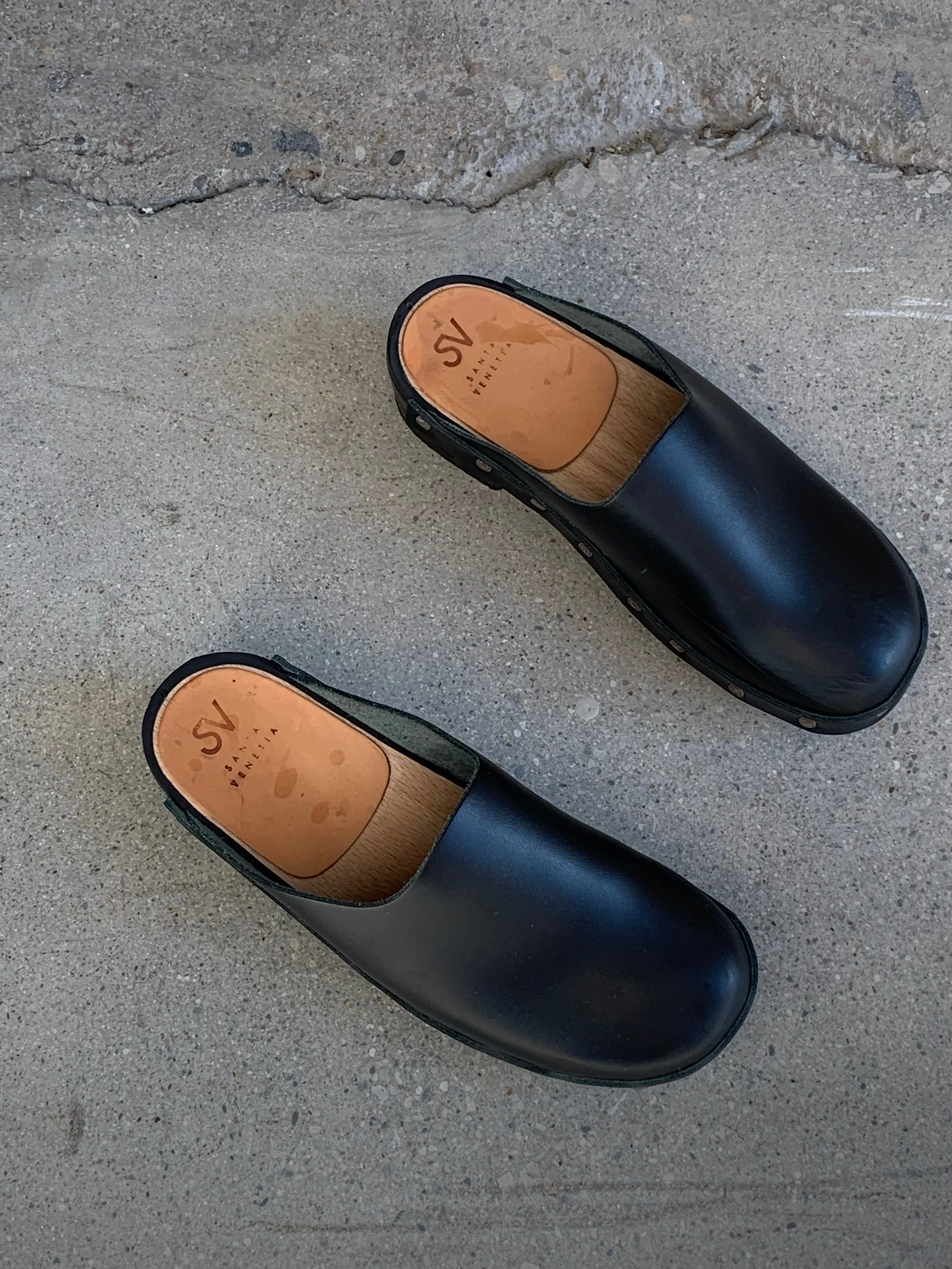 Santa Venetia black clogs