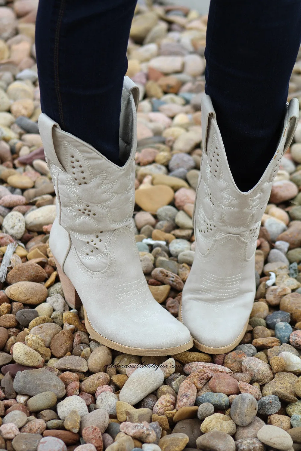 Very Volatile | Denver Cowgirl Boots Off White