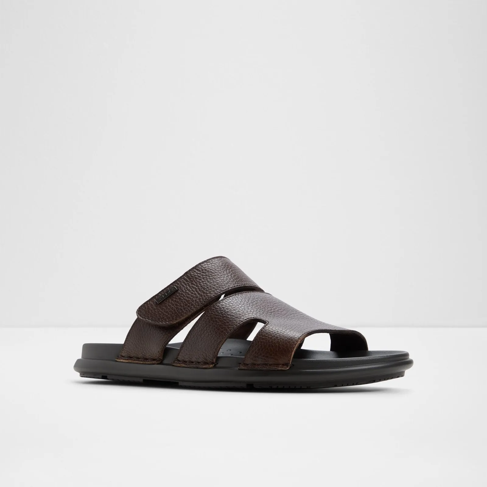 Windham / Flat Sandals