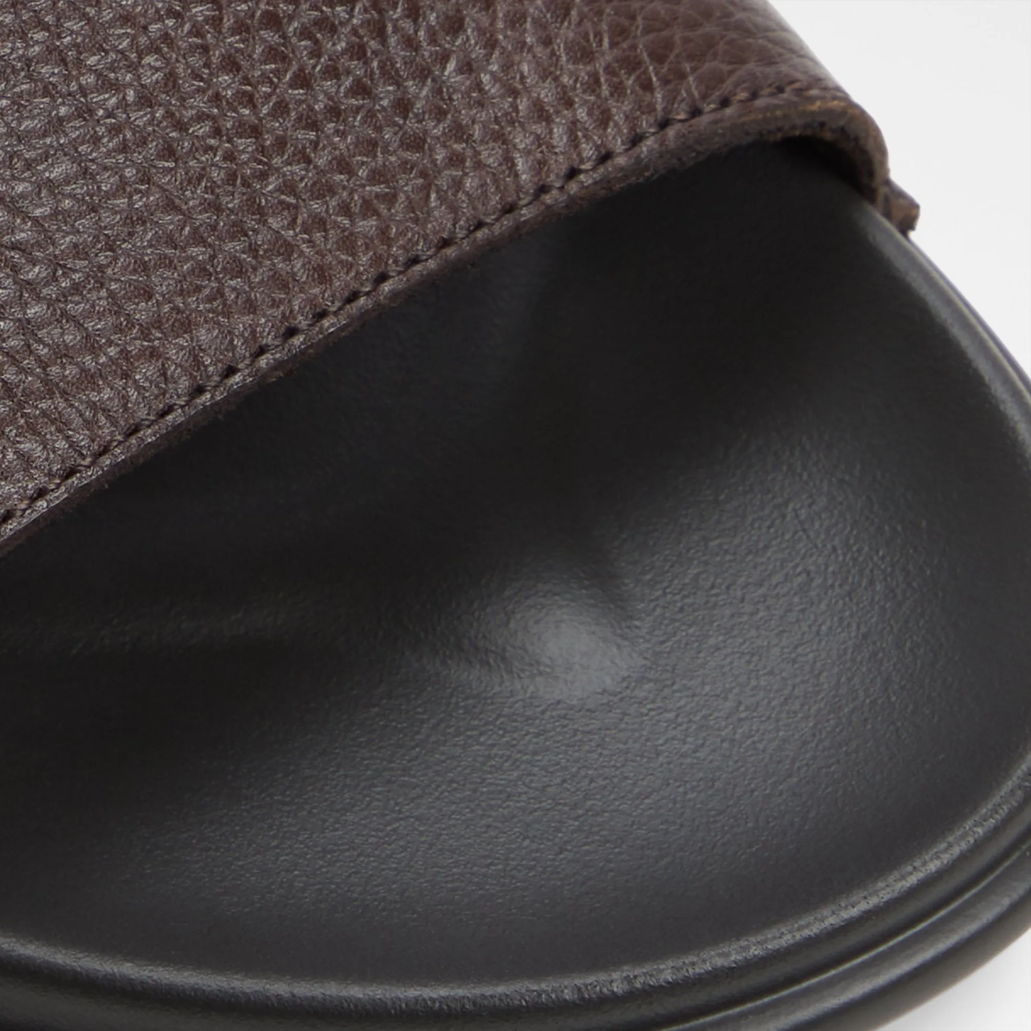Windham / Flat Sandals