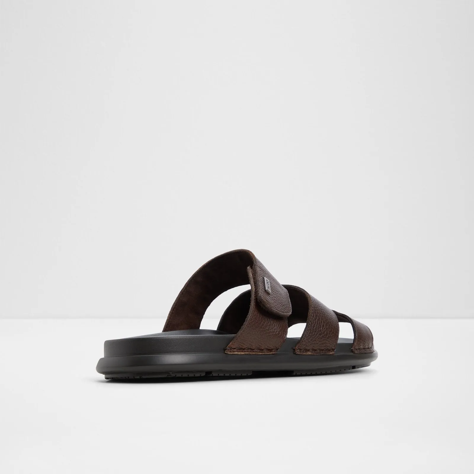 Windham / Flat Sandals