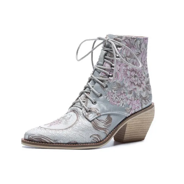 Women embroider fashion boots