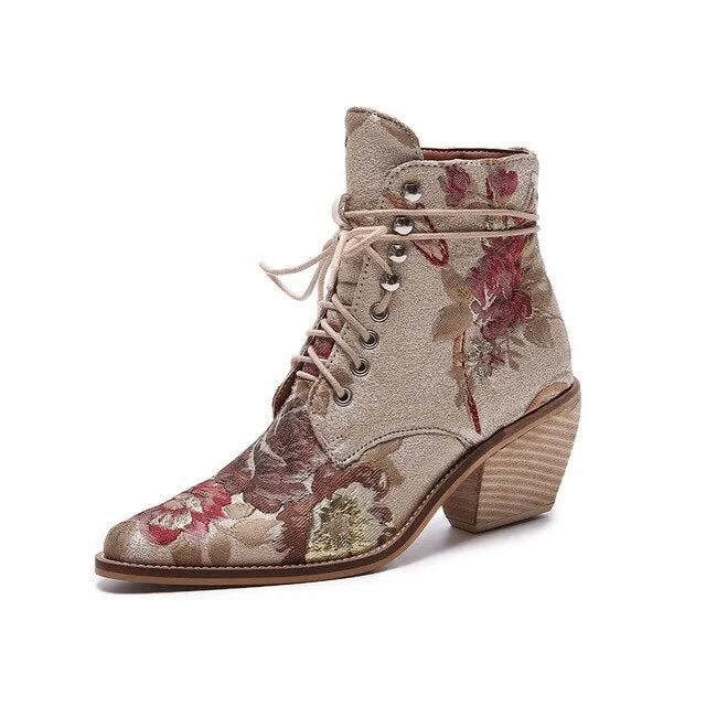 Women embroider fashion boots