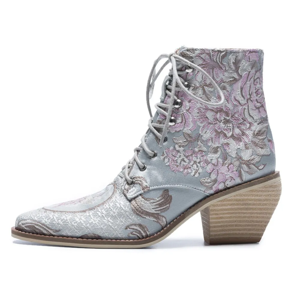 Women embroider fashion boots
