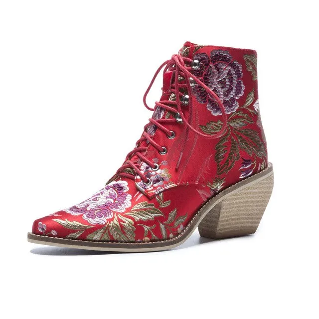 Women embroider fashion boots