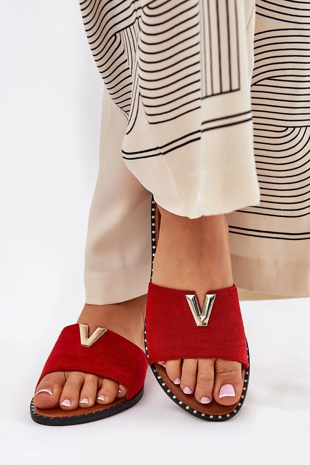 Women's flat-heeled sandals