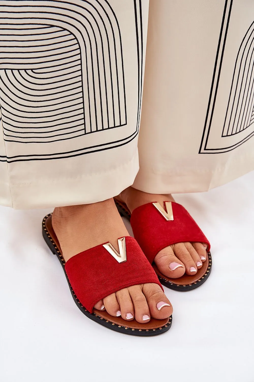 Women's flat-heeled sandals