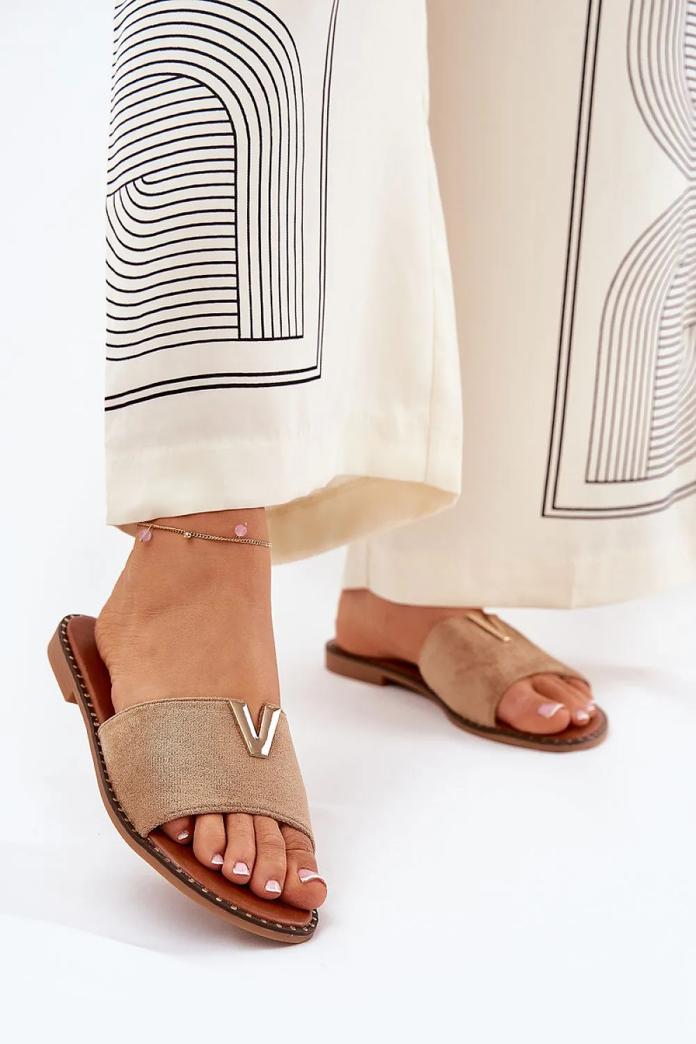 Women's flat-heeled sandals